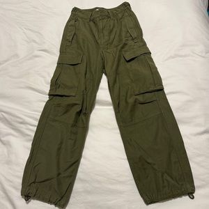 Aritzia TNA green cargo pants size 0 NWOT